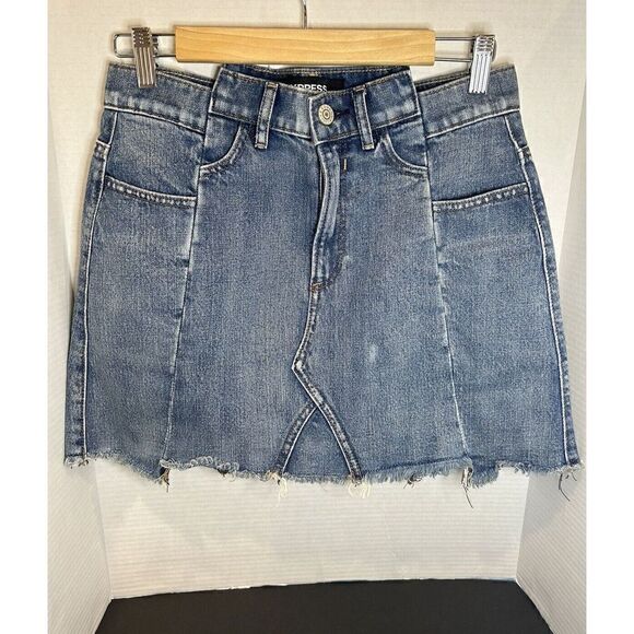 Express Straight Mini Raw Hem Distressed Blue Denim Skirt Size 4 - Picture 1 of 5